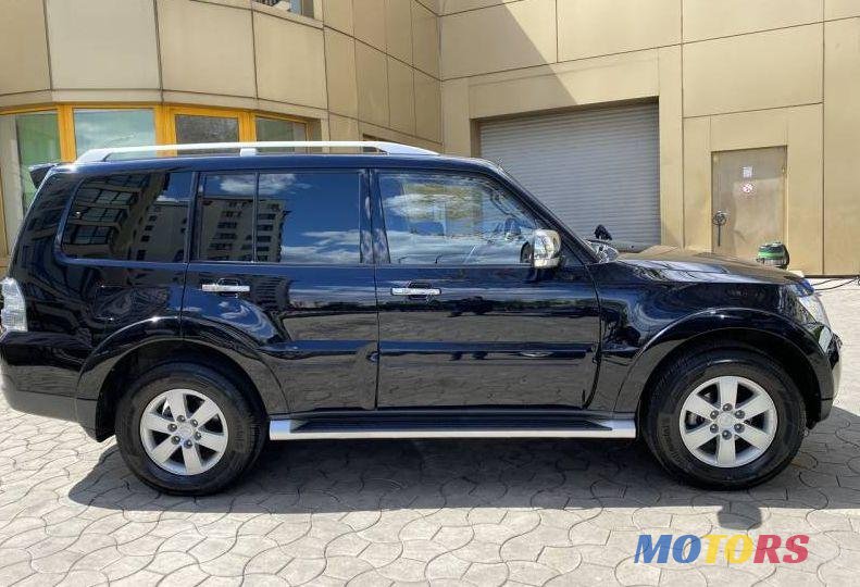 2008' Mitsubishi Pajero photo #1