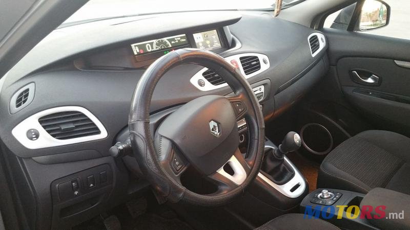 2009' Renault Scenic photo #7