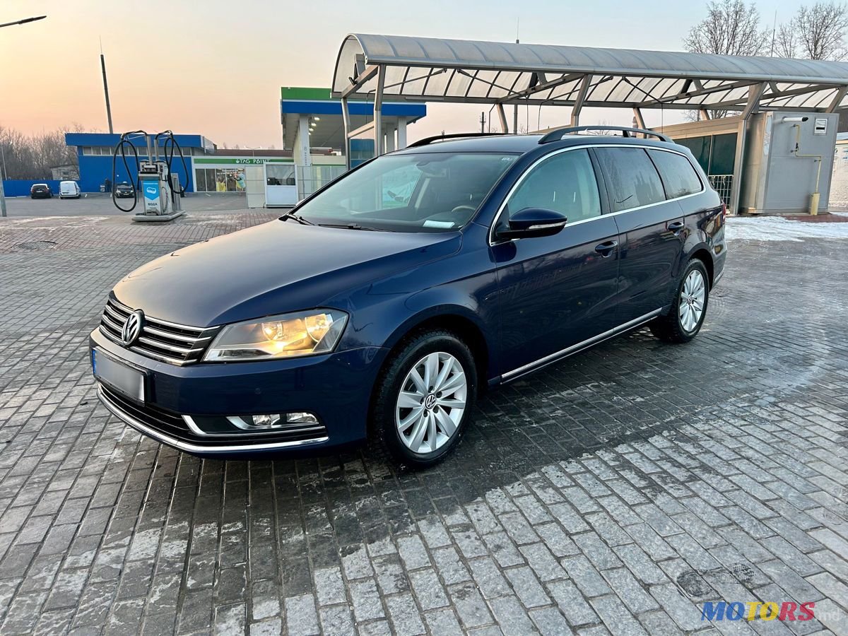 2011' Volkswagen Passat photo #1