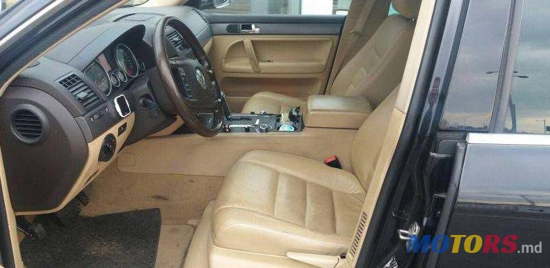 2008' Volkswagen Touareg photo #2