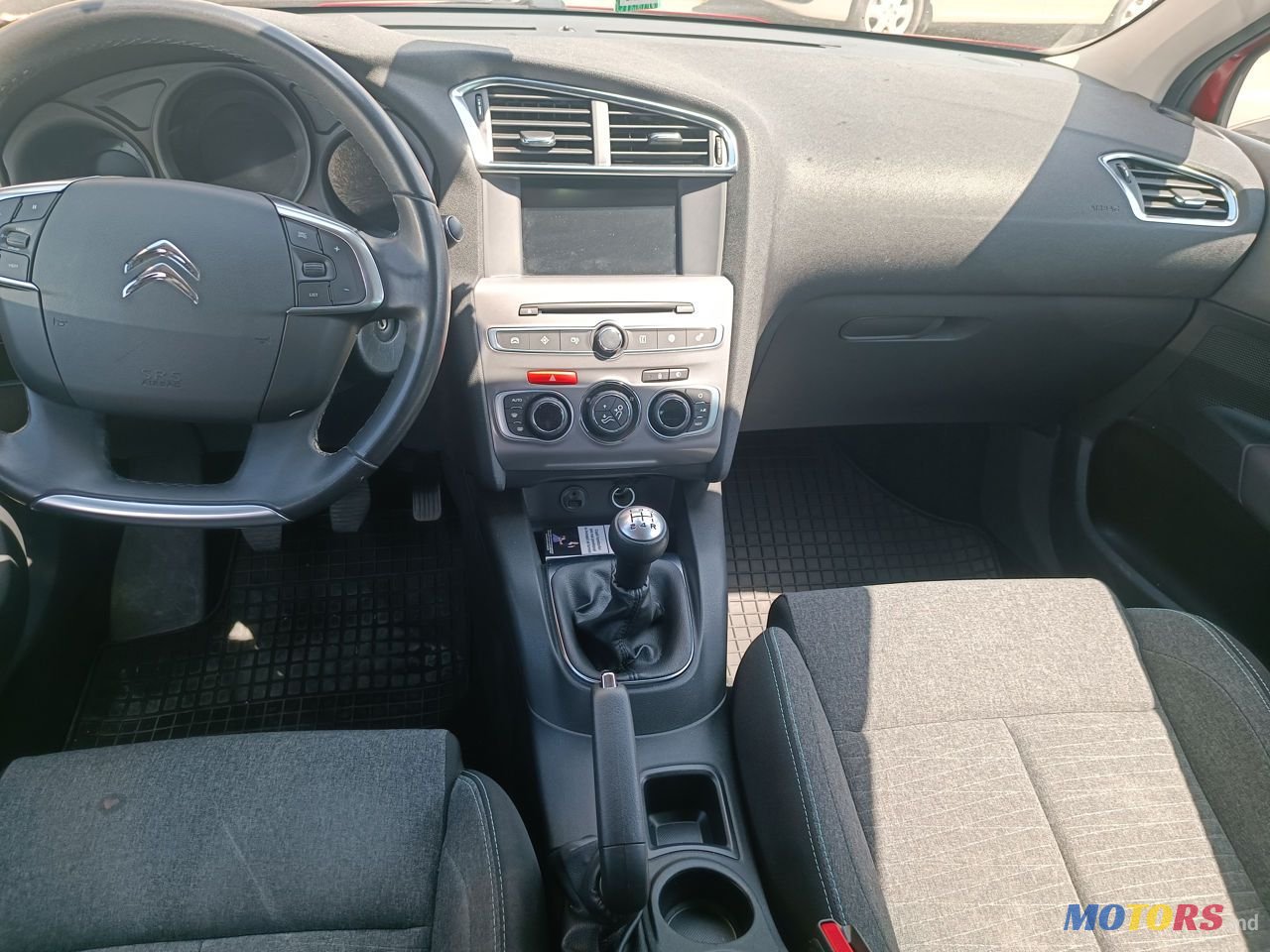 2015' Citroen C4 photo #5