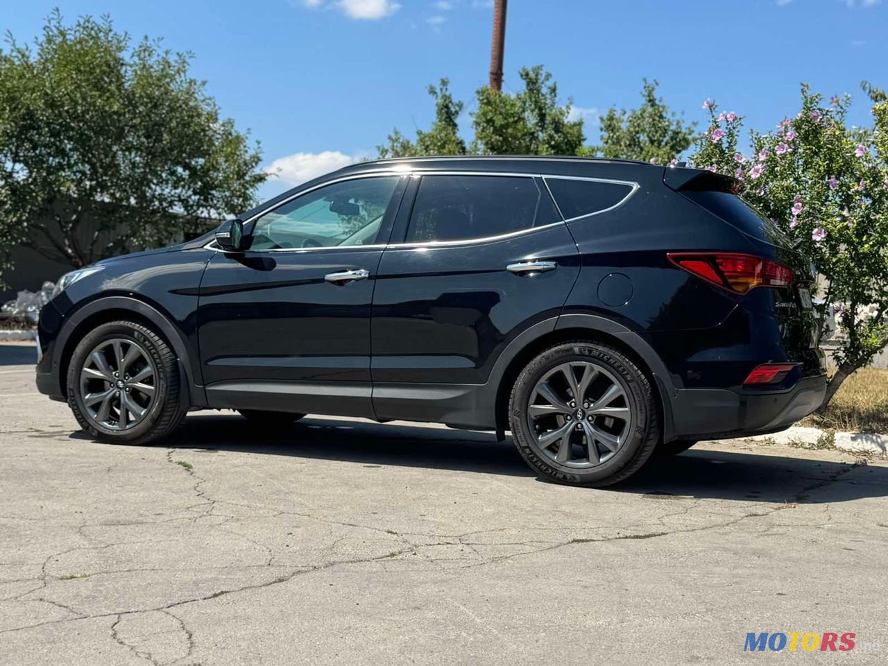 2017' Hyundai Santa Fe photo #3