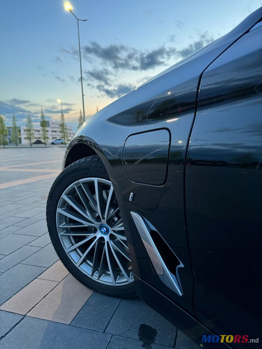 2018' BMW 5 Series photo #5