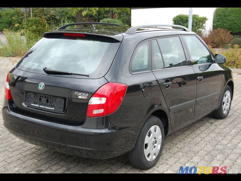 2009' Skoda Fabia photo #2