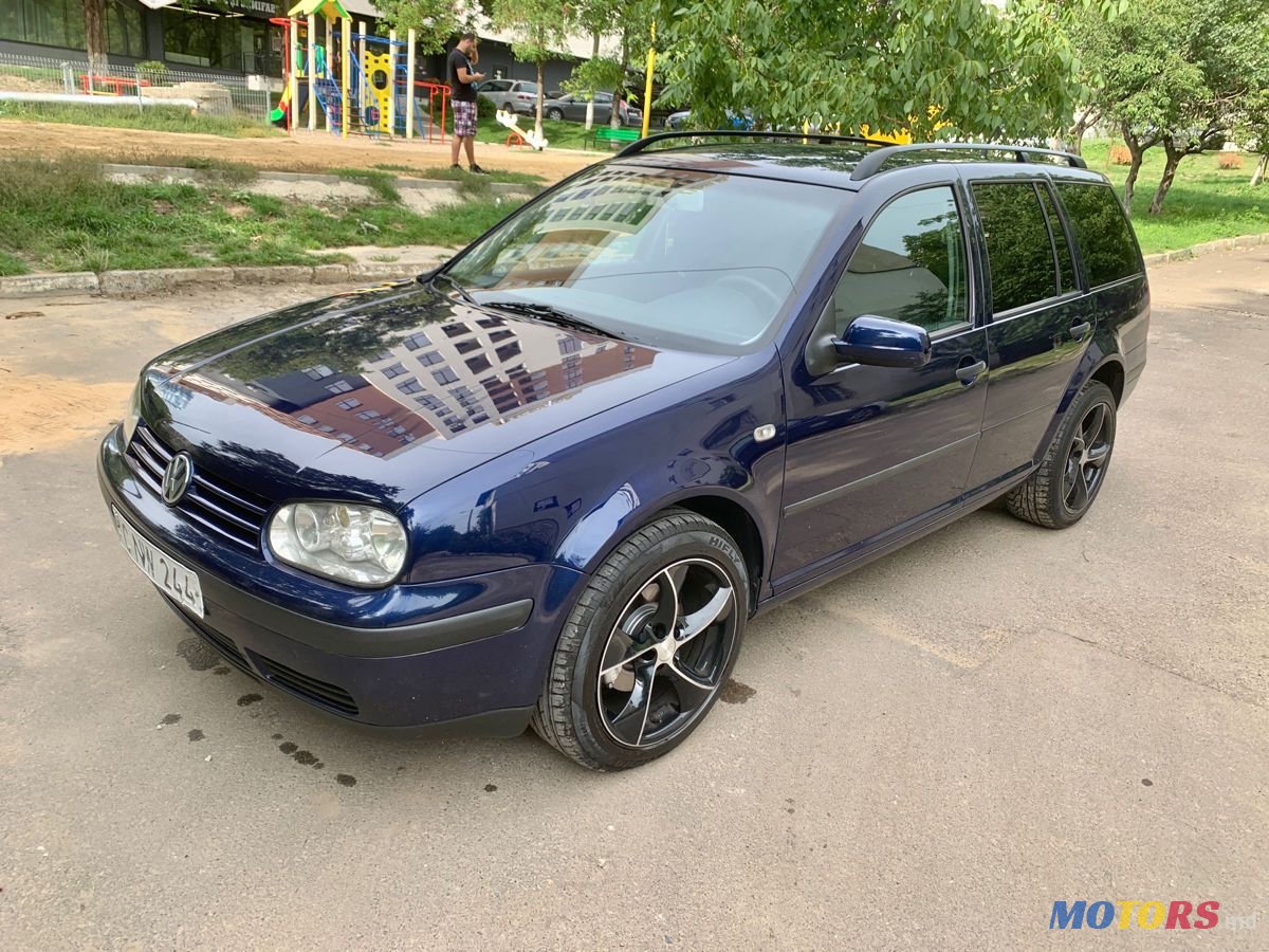 2002' Volkswagen Golf photo #3