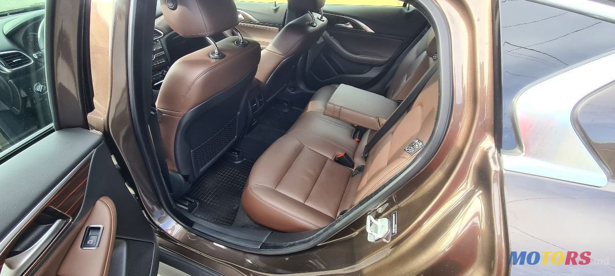 2016' Infiniti QX30 photo #5