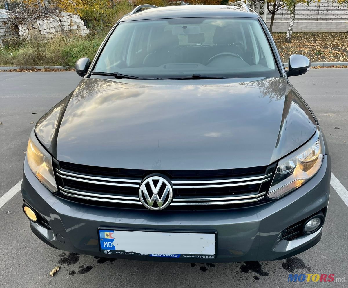 2012' Volkswagen Tiguan photo #6