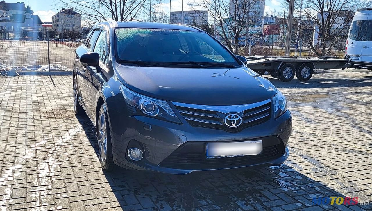 2012' Toyota Avensis photo #1