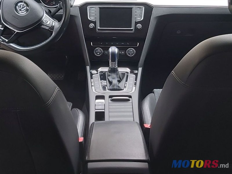 2015' Volkswagen Passat photo #3