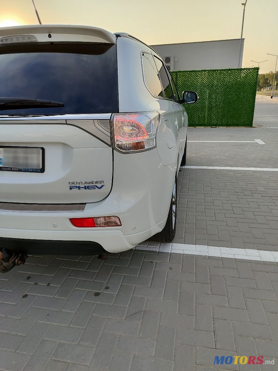 2014' Mitsubishi Outlander photo #1