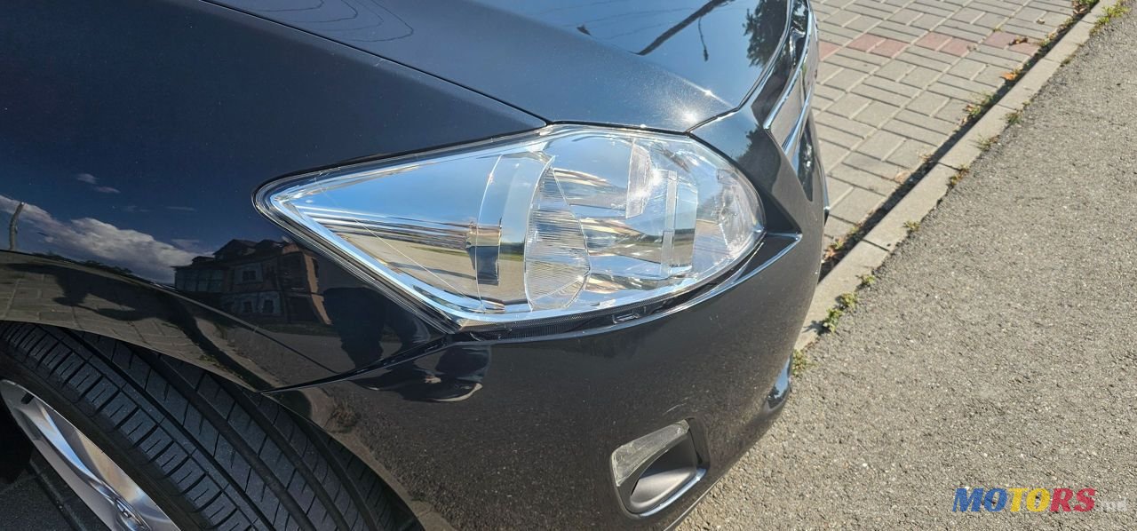 2010' Toyota Auris photo #2