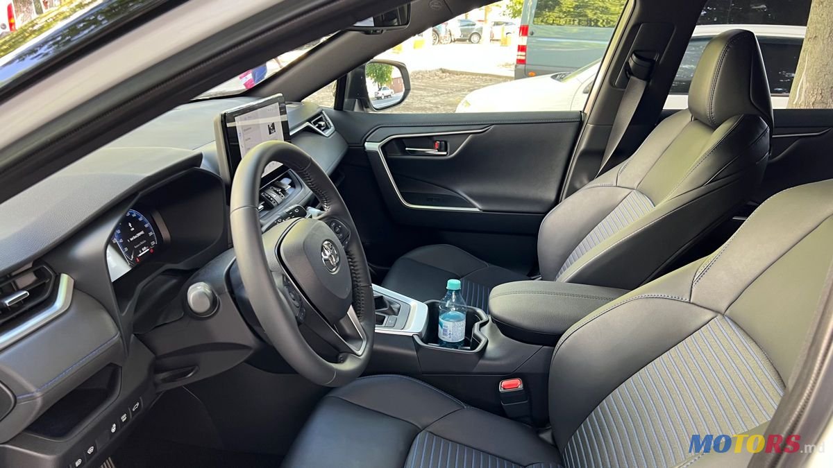 2023' Toyota RAV4 photo #4