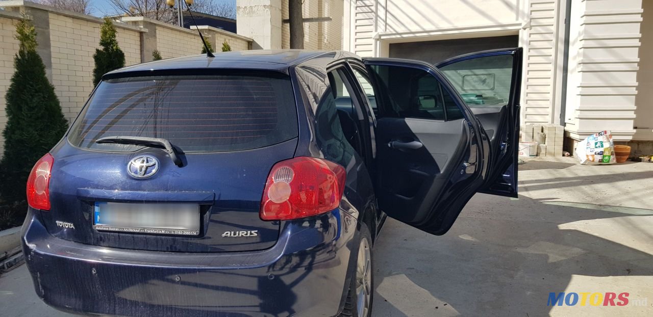 2008' Toyota Auris photo #2