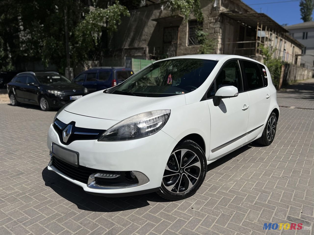 2015' Renault Scenic photo #1
