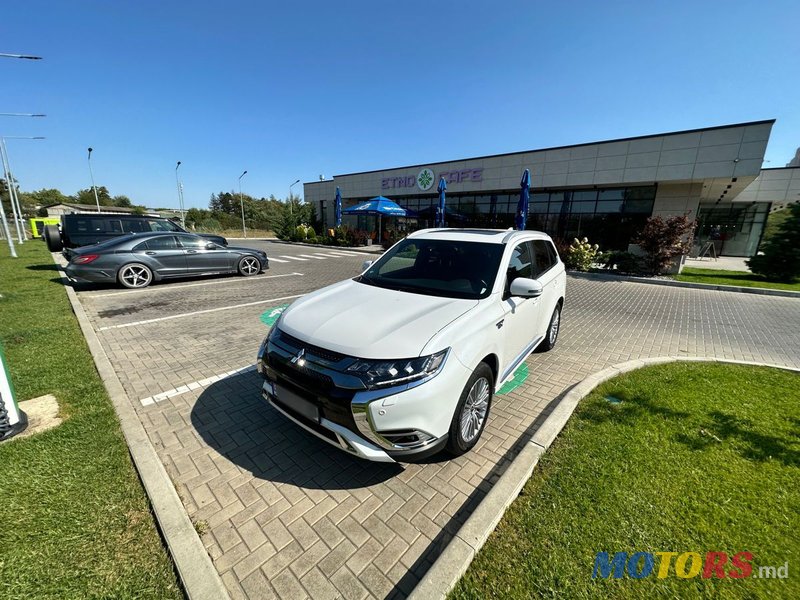 2018' Mitsubishi Outlander photo #5