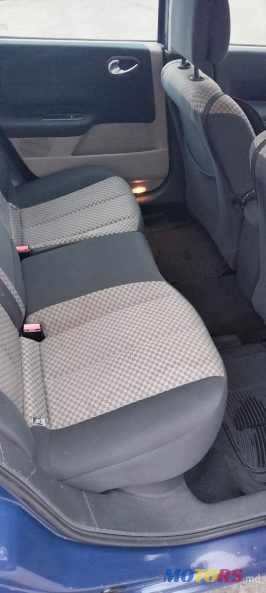 2004' Renault Megane photo #2