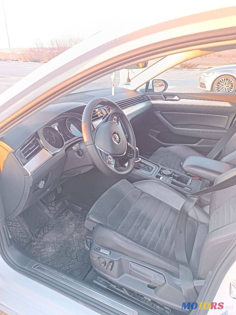 2017' Volkswagen Passat photo #3