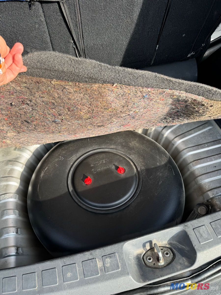 2008' Mitsubishi Colt photo #3