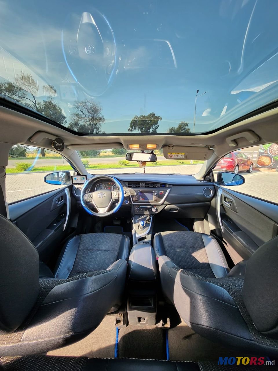 2014' Toyota Auris photo #2