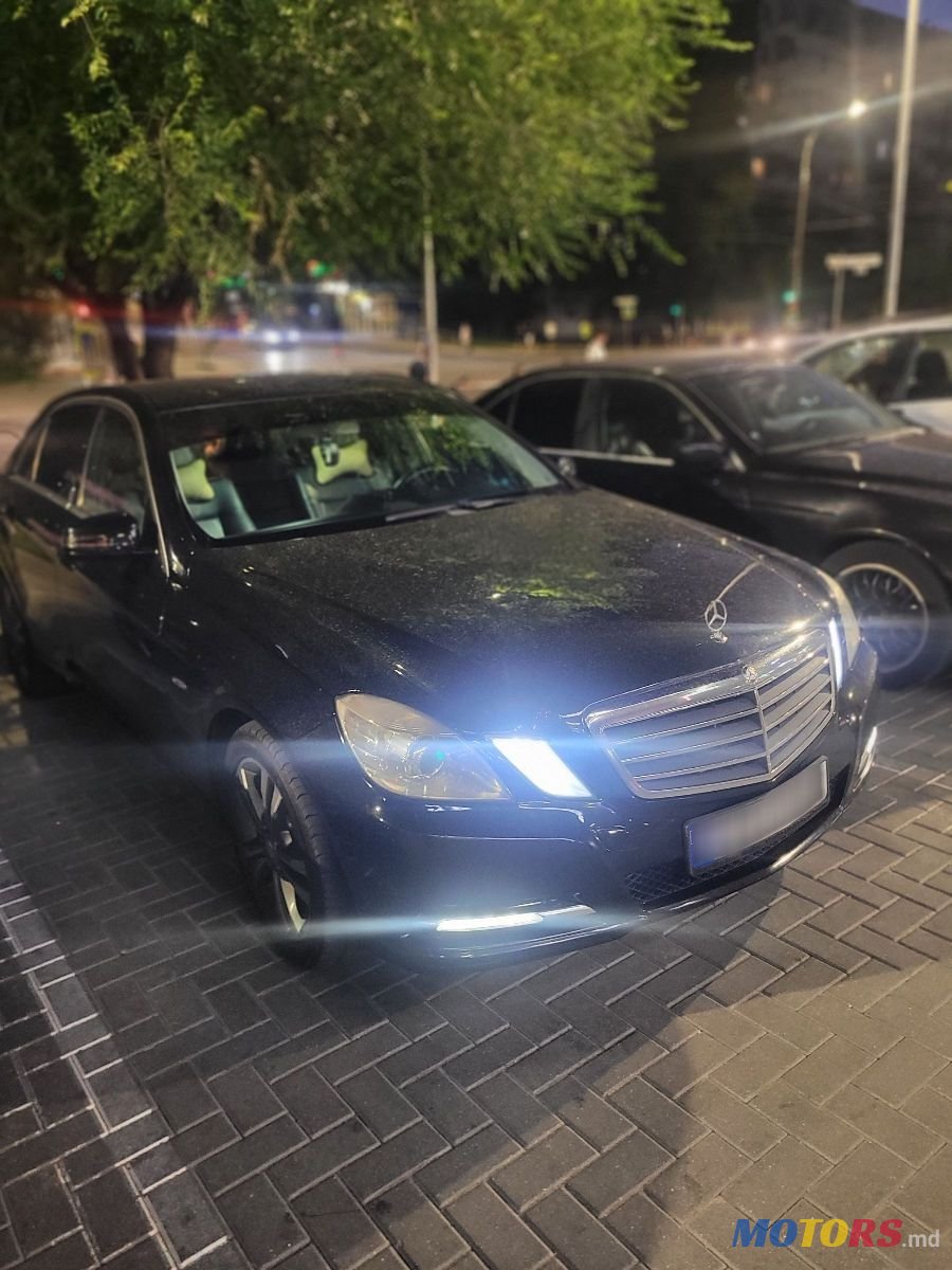 2011' Mercedes-Benz E-Class photo #4