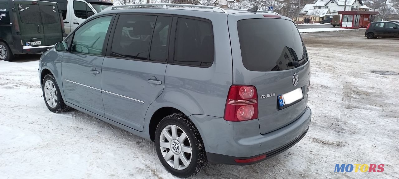 2007' Volkswagen Touran photo #6