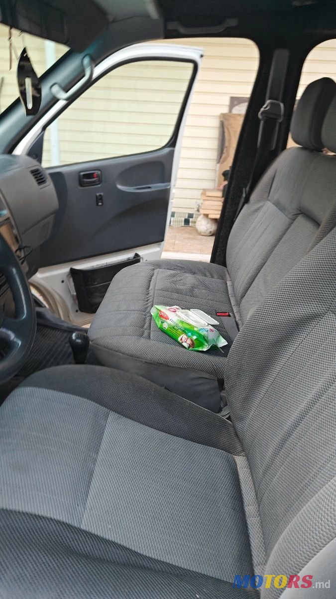 2007' Toyota HiAce photo #4