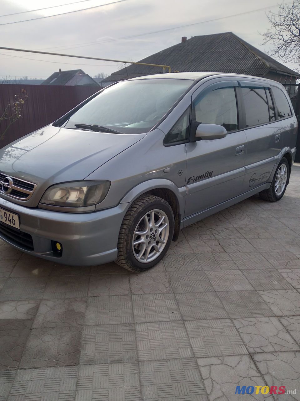 2004' Opel Zafira photo #1