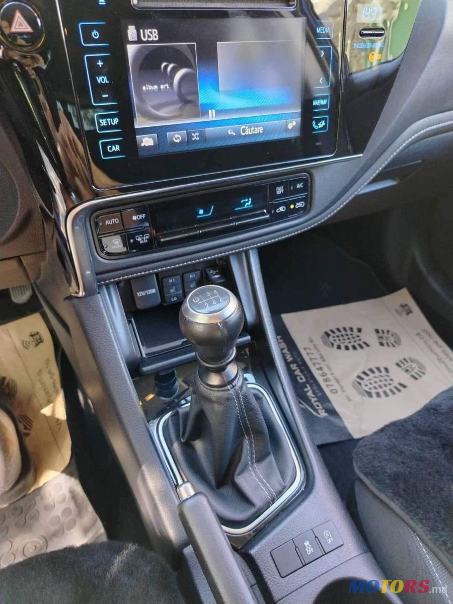 2016' Toyota Auris photo #2