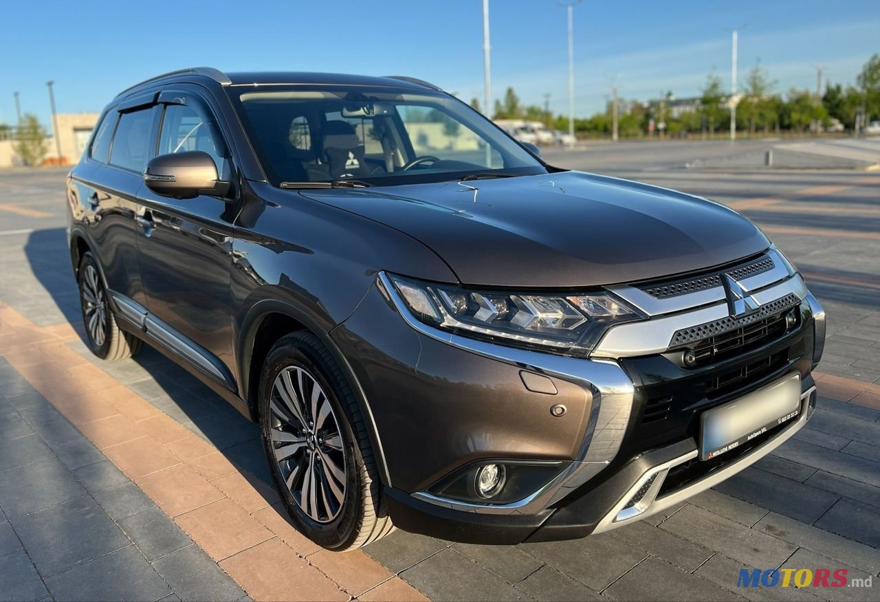 2018' Mitsubishi Outlander photo #1