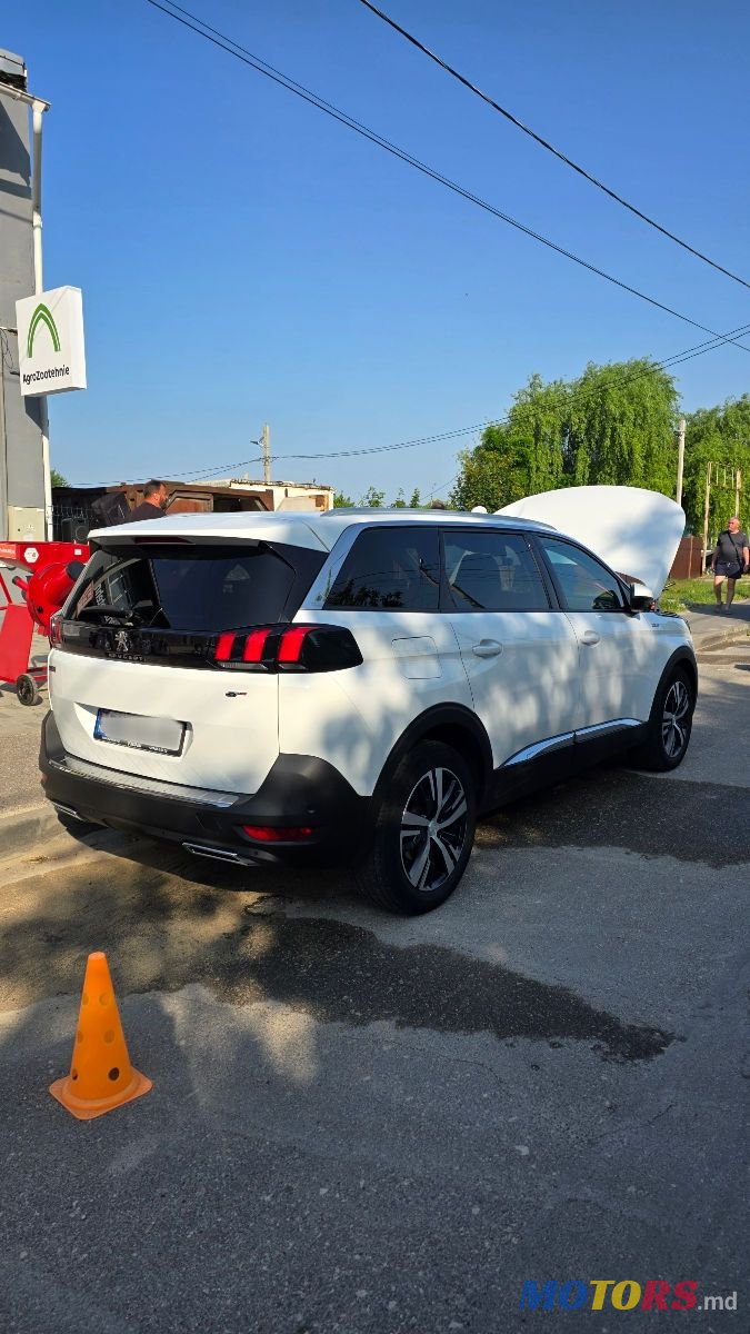 2020' Peugeot 5008 photo #4