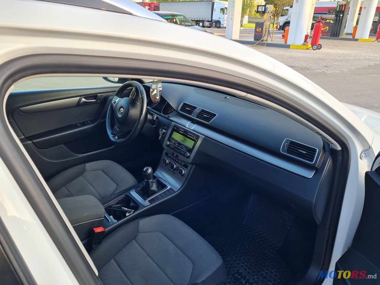 2012' Volkswagen Passat photo #5