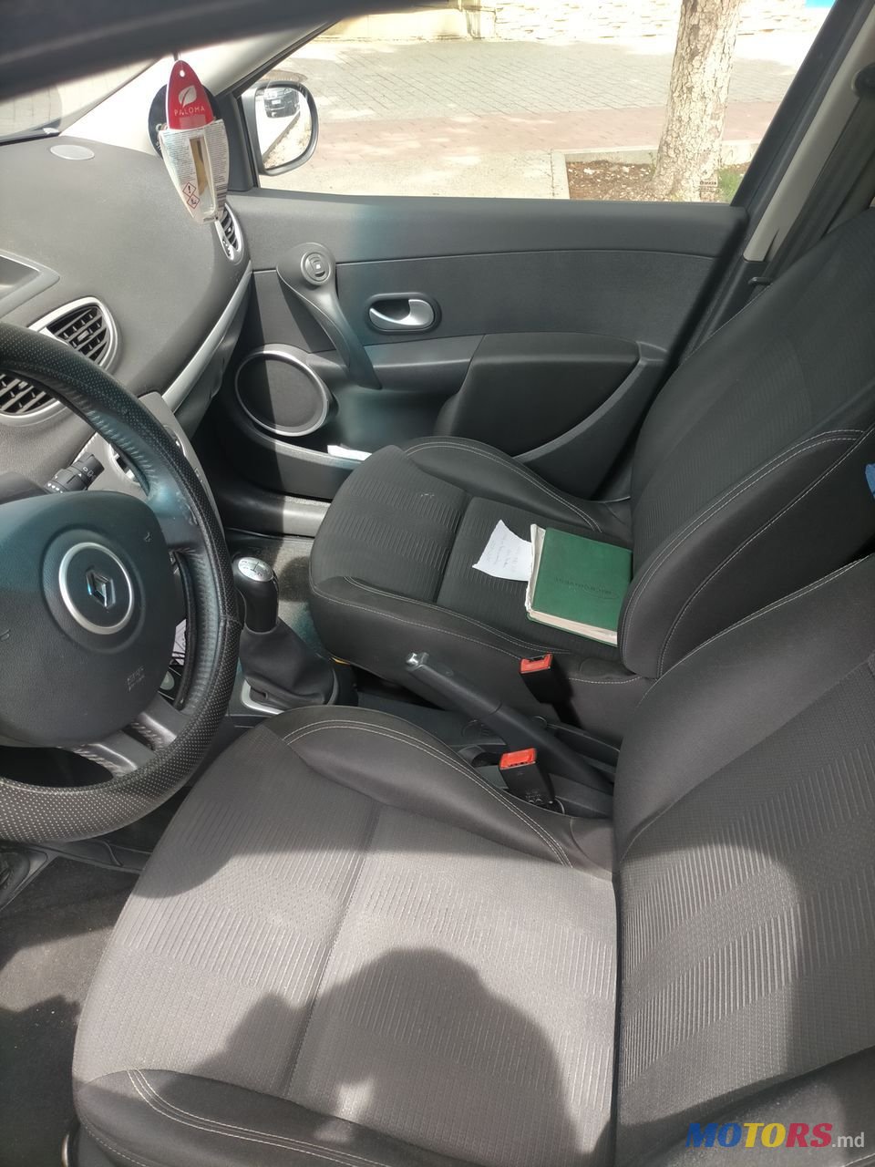 2009' Renault Clio photo #5