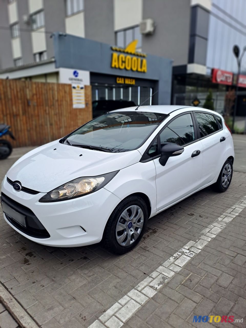 2010' Ford Fiesta photo #2