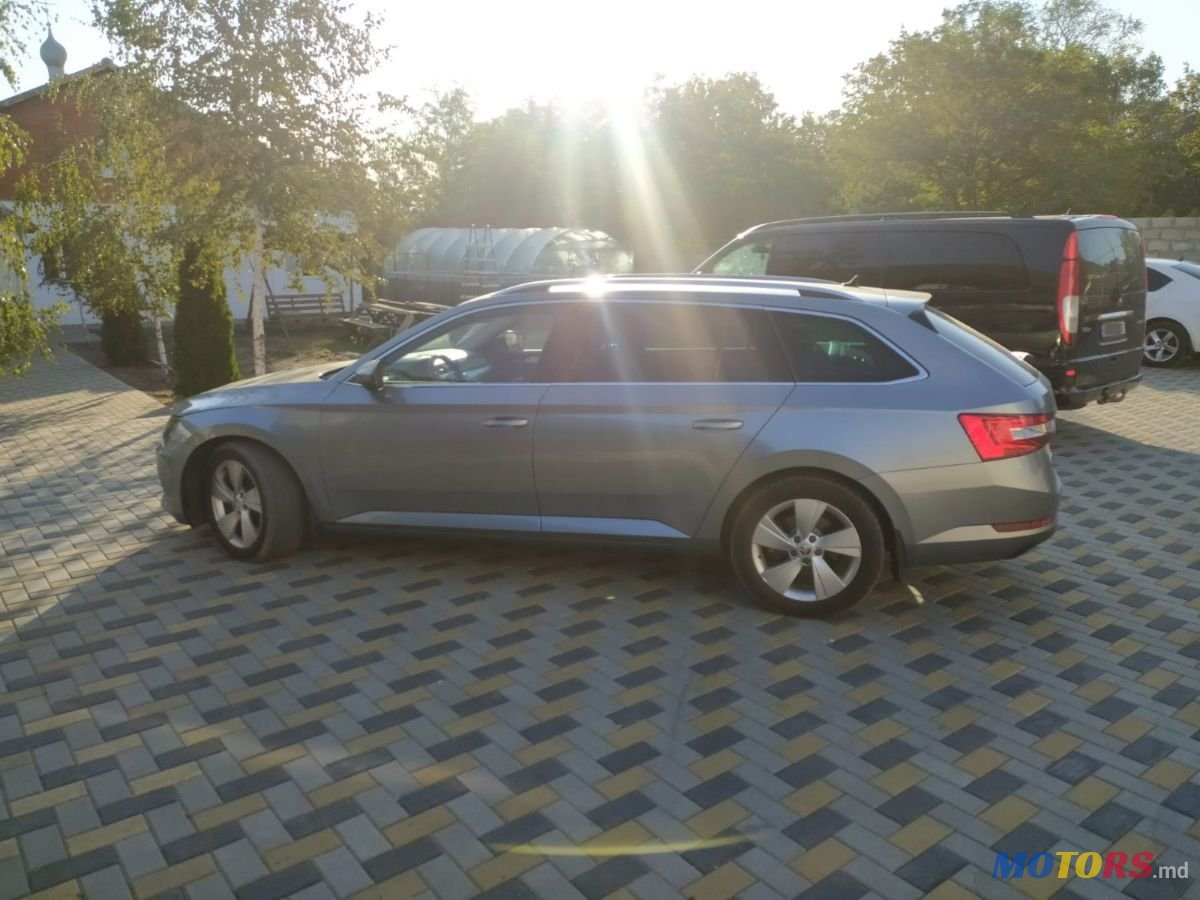 2016' Skoda Superb photo #4