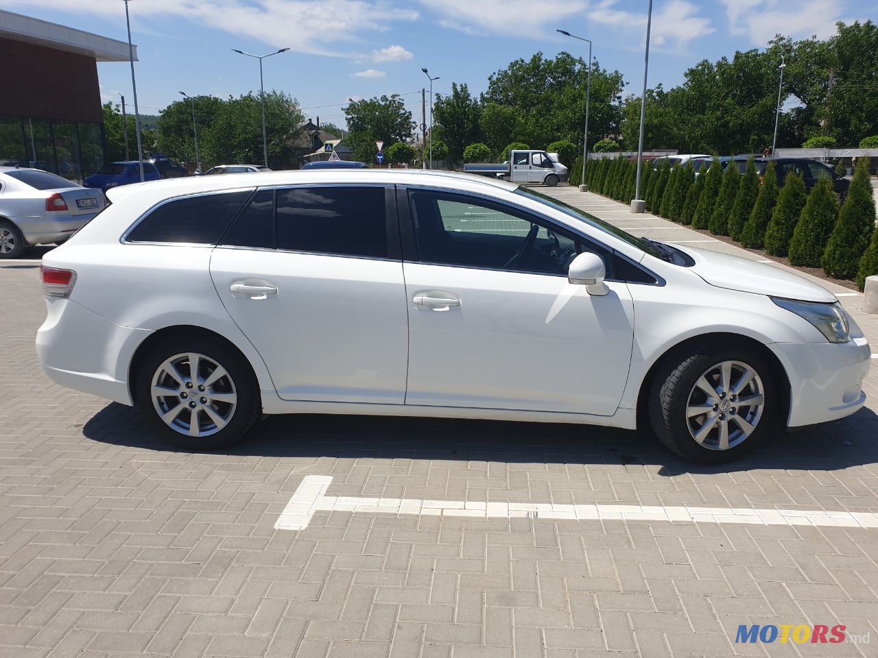 2011' Toyota Avensis photo #4