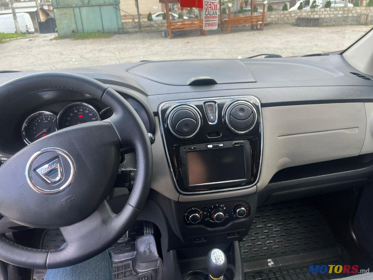 2013' Dacia Lodgy photo #3