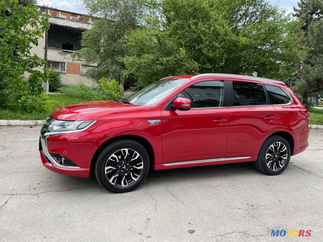 2016' Mitsubishi Outlander photo #1