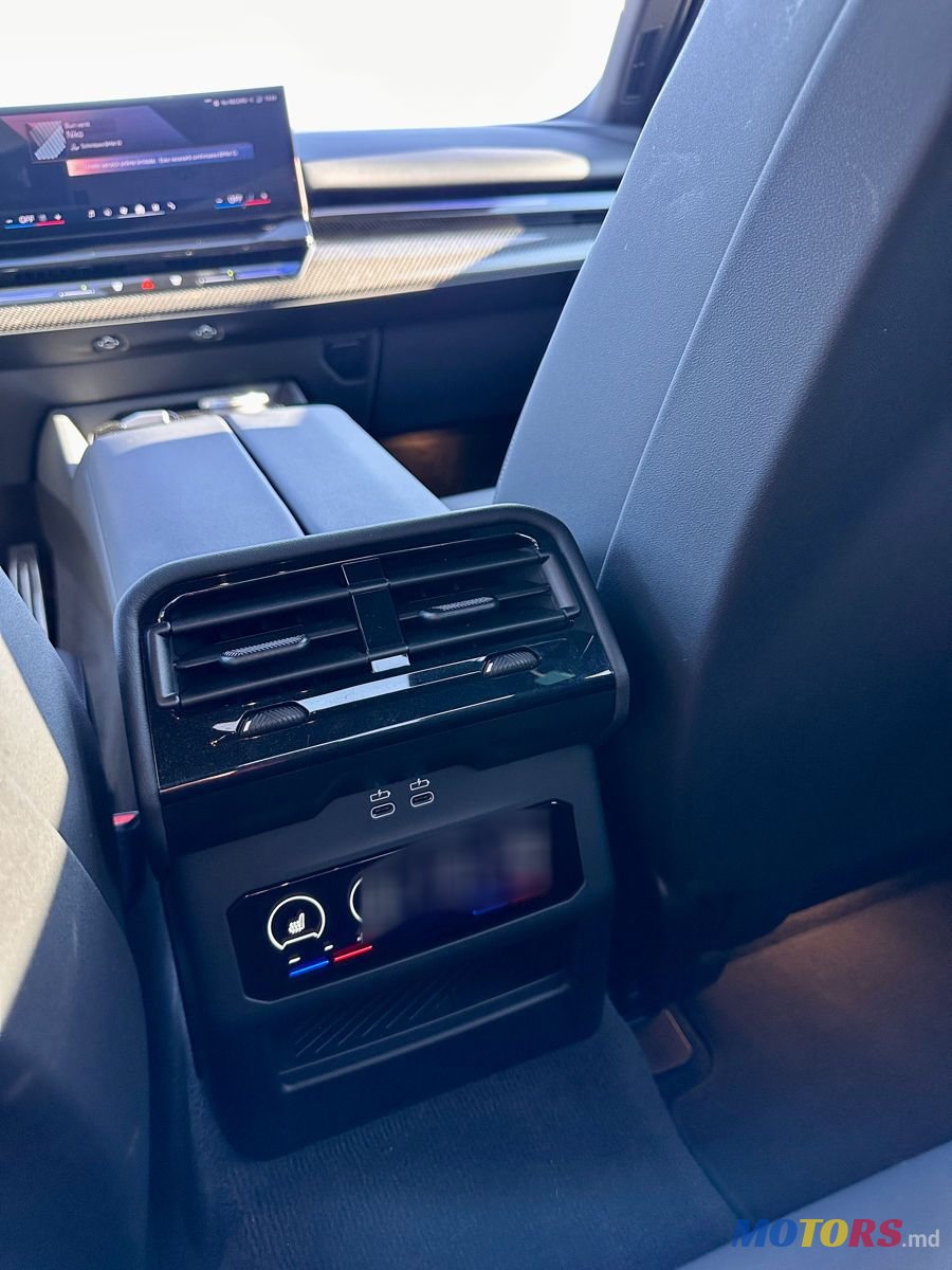 2023' BMW 5 Series photo #6