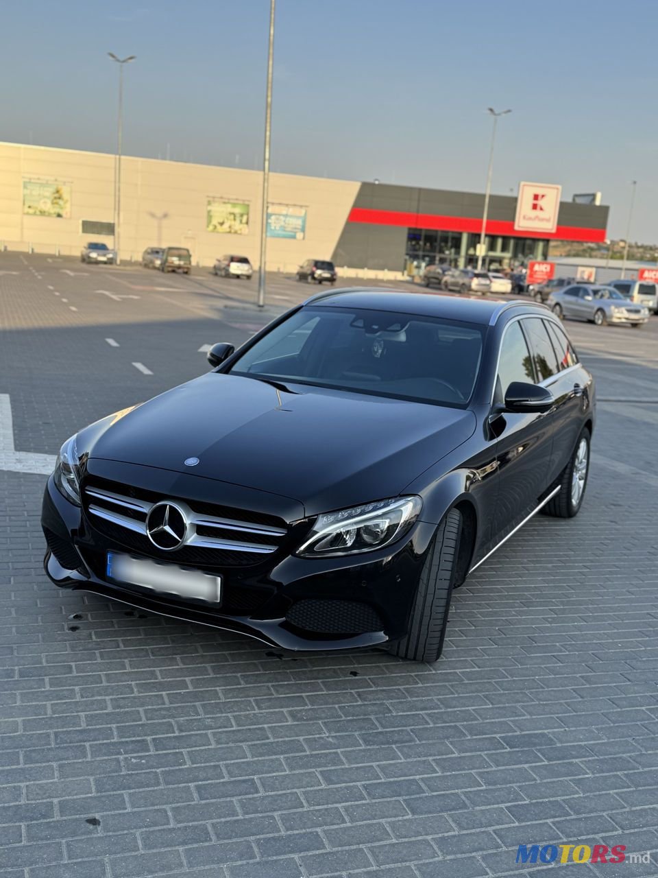 2016' Mercedes-Benz C-Class photo #3