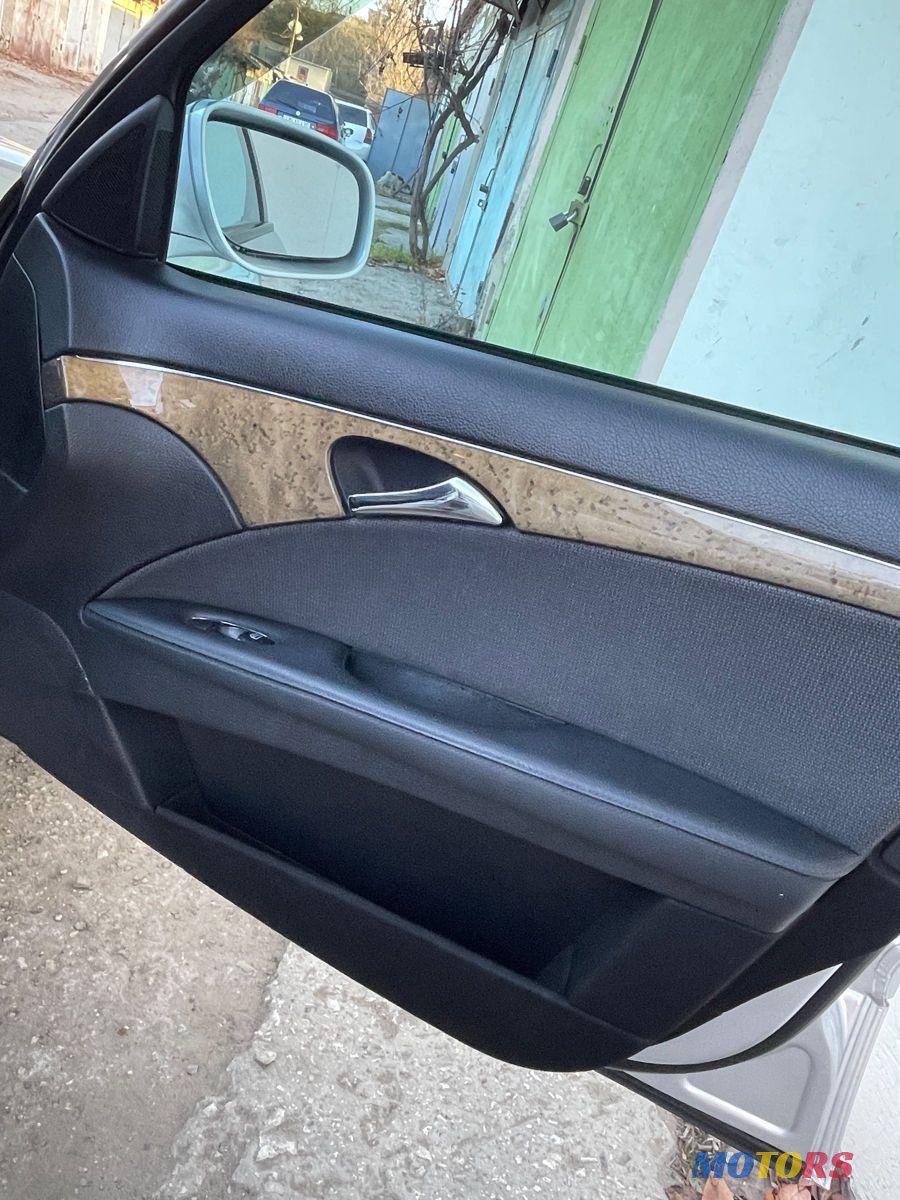 2008' Mercedes-Benz E-Class photo #5