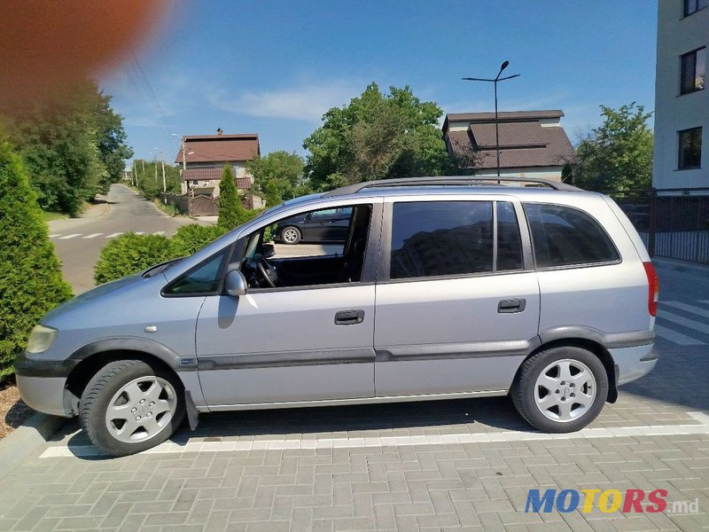 2005' Opel Zafira photo #1