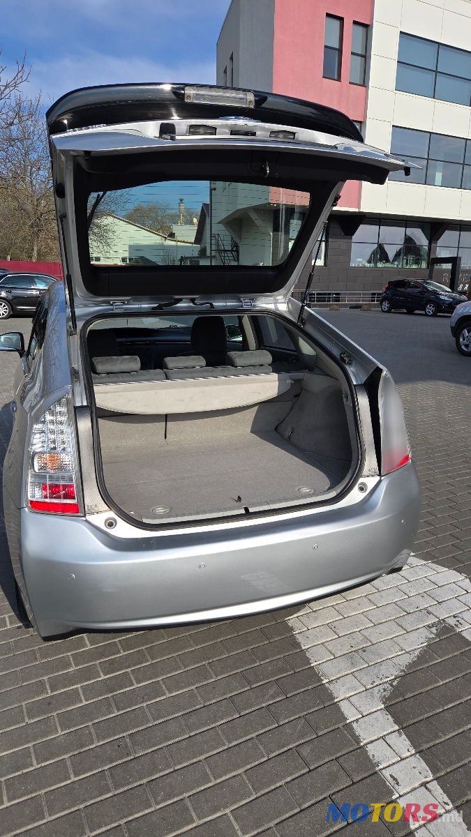 2010' Toyota Prius photo #2