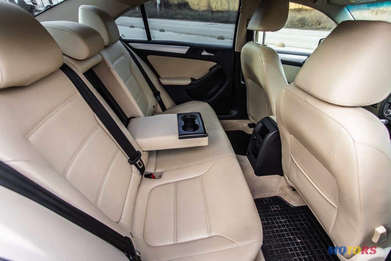 2013' Volkswagen Jetta photo #3