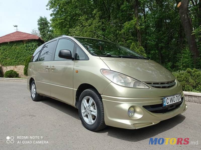 2001' Toyota Previa photo #3