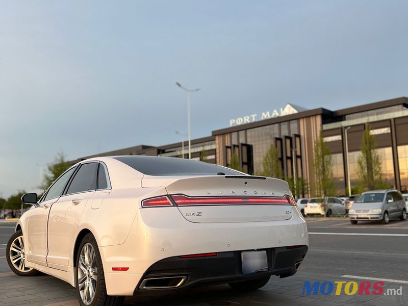 2013' Lincoln MKZ photo #4