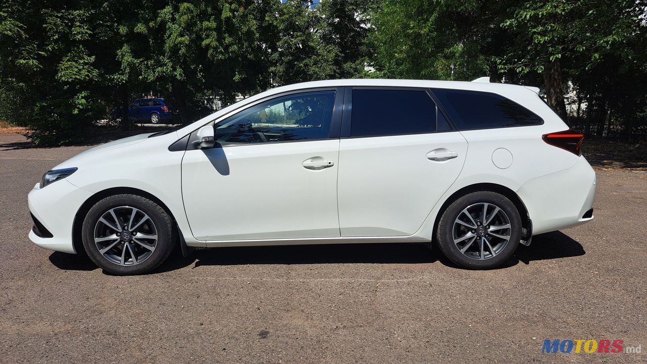 2017' Toyota Auris photo #6