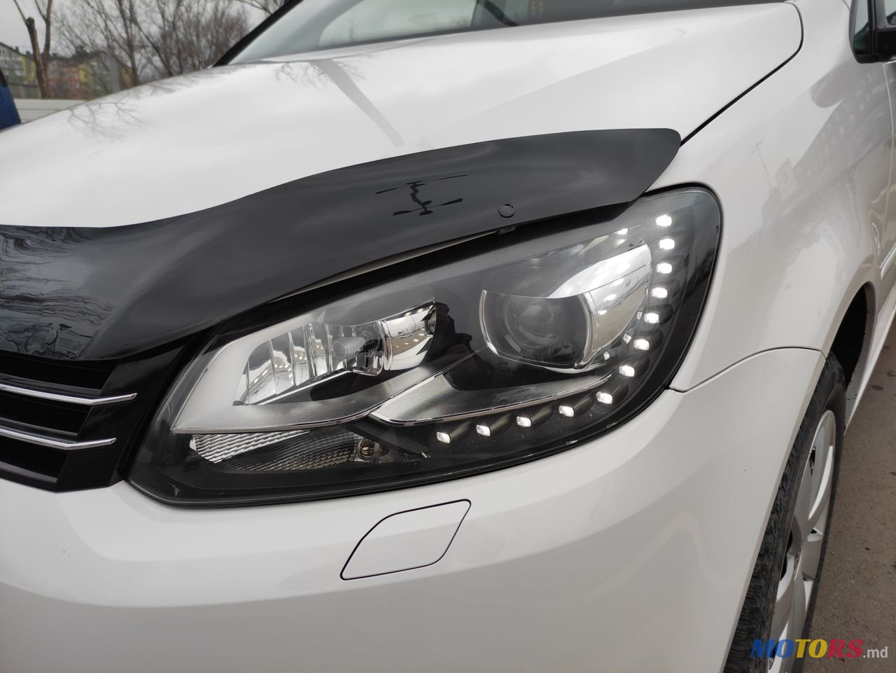 2011' Volkswagen Touran photo #2