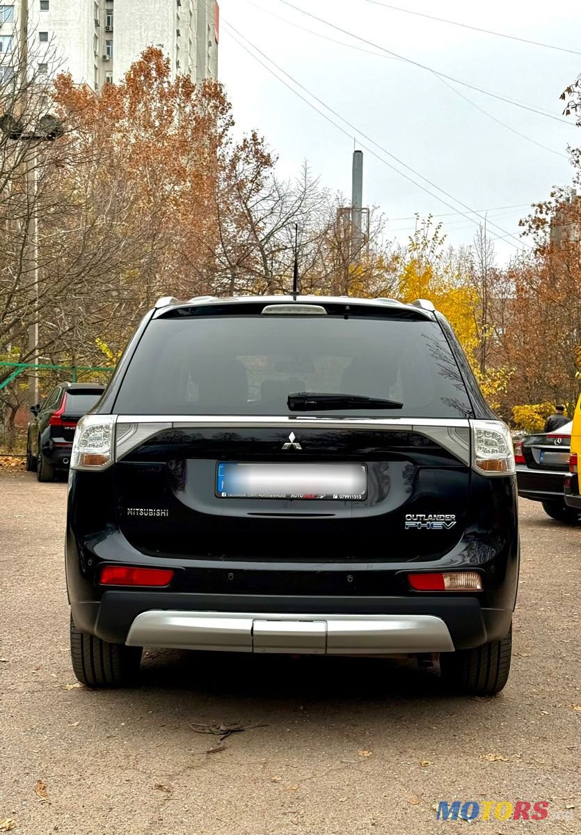 2014' Mitsubishi Outlander photo #3