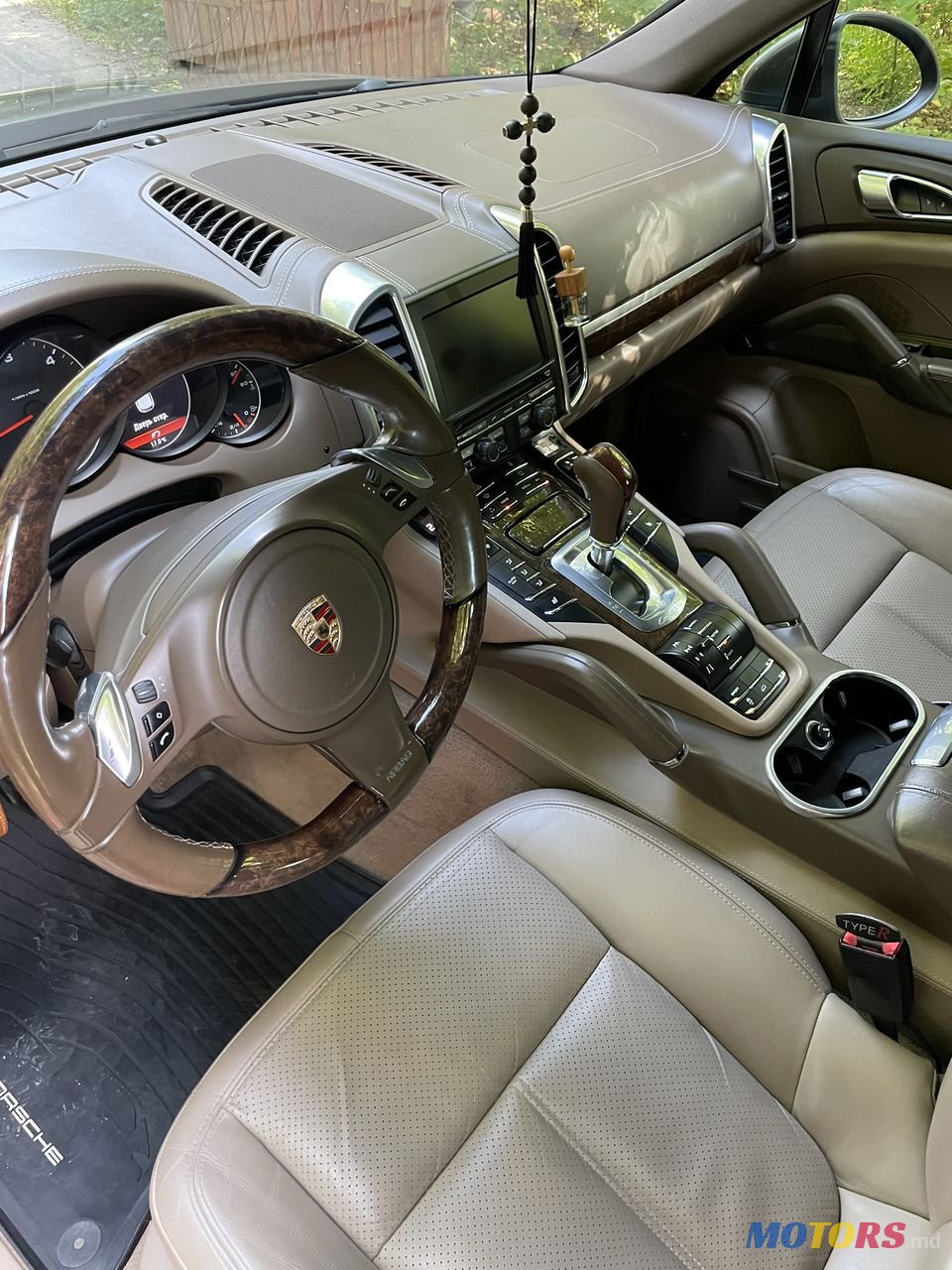 2012' Porsche Cayenne photo #5