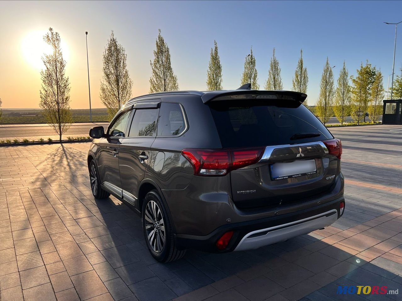 2018' Mitsubishi Outlander photo #2